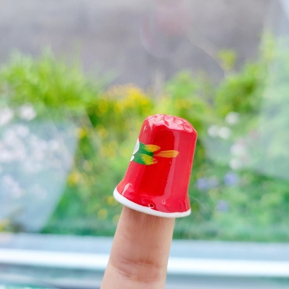 Vintage Red Painted Flower Thimble - Picture 5 of 7